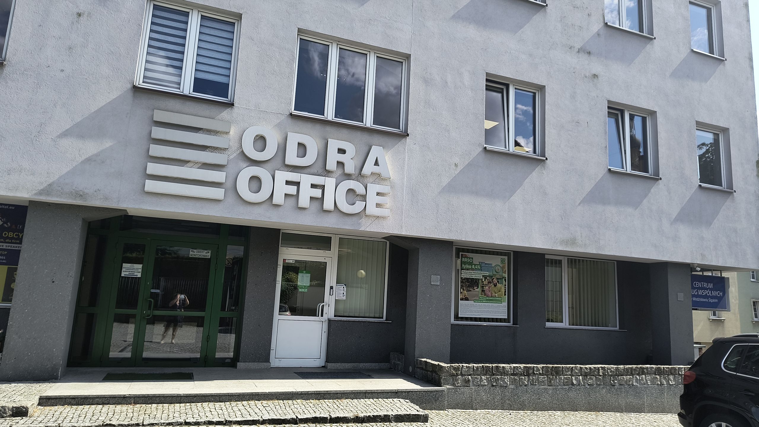 Wejście do biurowca Odra Office przy ul. św. Jana 16